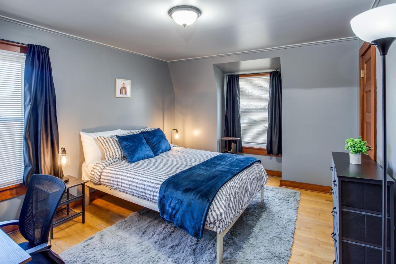 Spacious Home With In-Unit Laundry, Parking, 1Gb Wifi, & Patio Deck Rochester Exterior photo